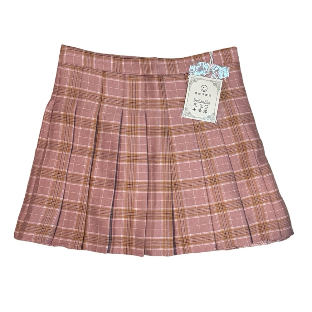 Pink pleated skirt